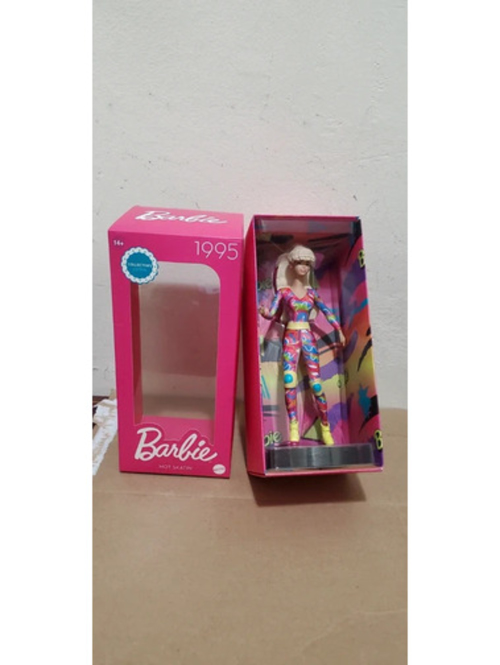 Hot Skatin Barbie Collector Edition  Box